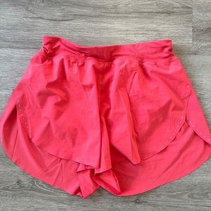 Lululemon Find Your Pace shorts Sz 6